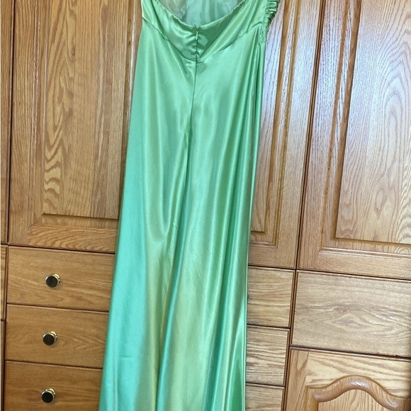 Mint green dress from David’s Bridle . Brand Morgan &Company - Picture 3 of 4